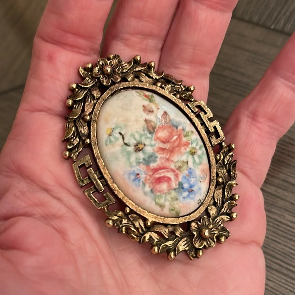 Vintage Hand Painted Ceramic Floral Cameo in a Antique Gold-tone Frame - Picture 7 of 16